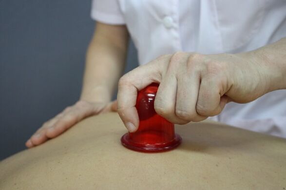 Μασάζ cupping για οστεοχονδρωσία της σπονδυλικής στήλης